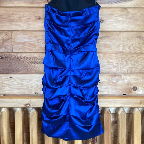 Le Chateau formal dress - Picture 3 of 9